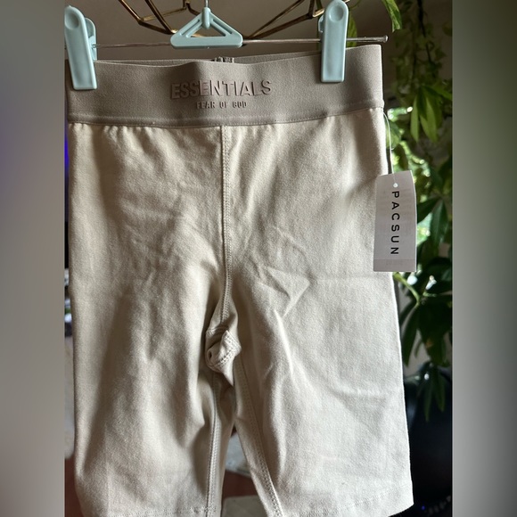 Essentials shorts - Picture 6 of 7